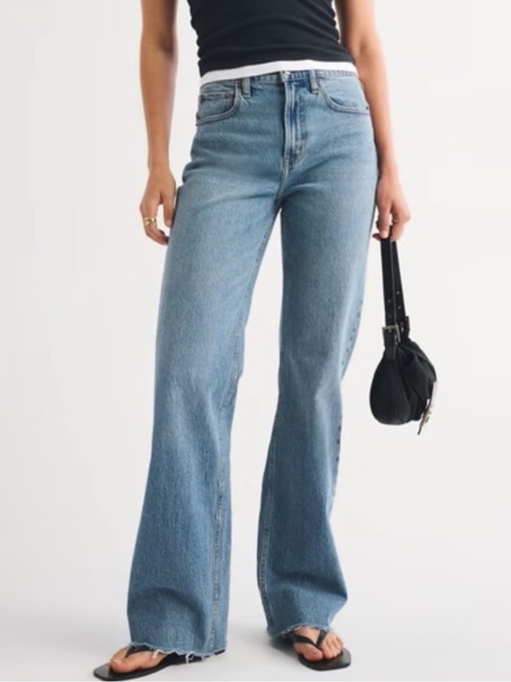Abercrombie & Fitch 90’s Relaxed High Rise Jeans Medium Light Wash Denim Raw Hem